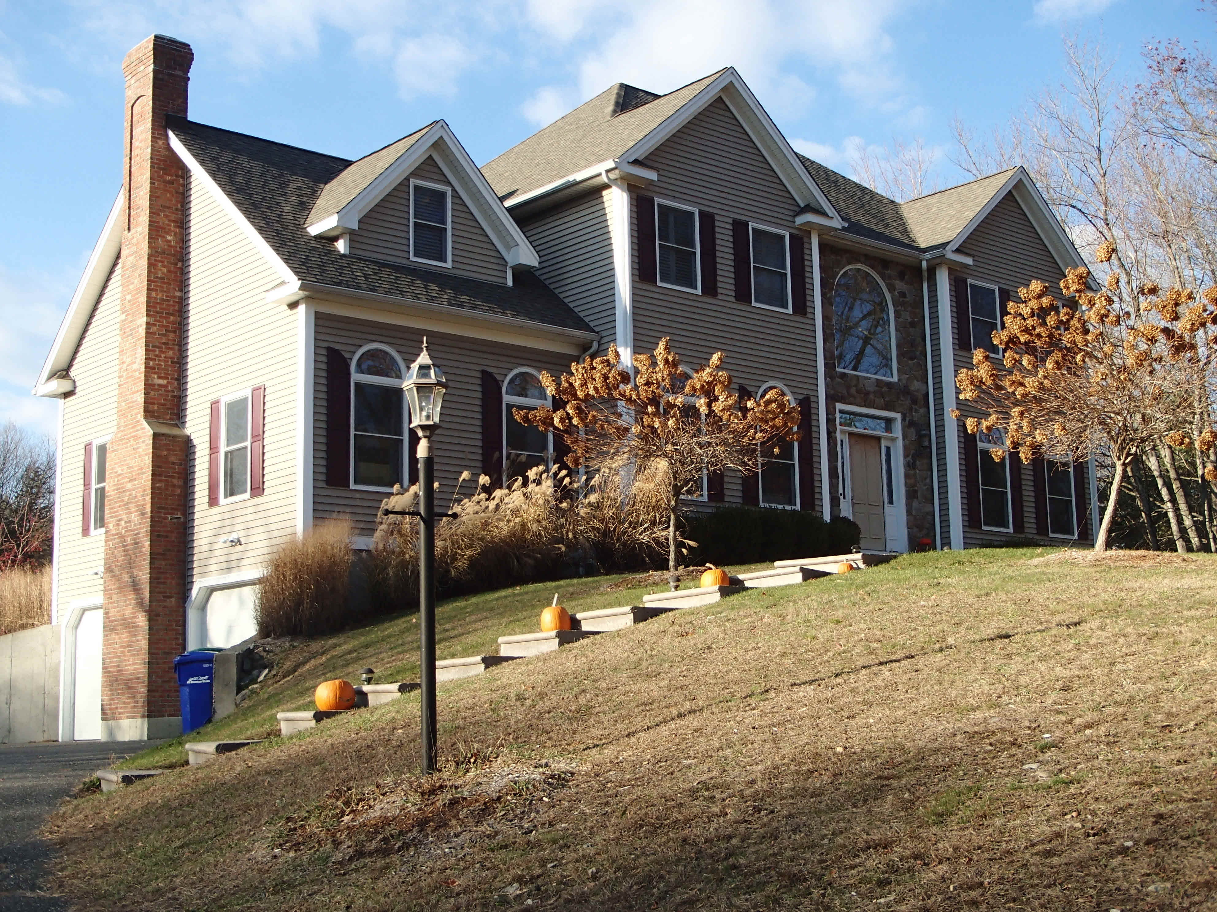 Building photograph for 40 CANFIELD DR